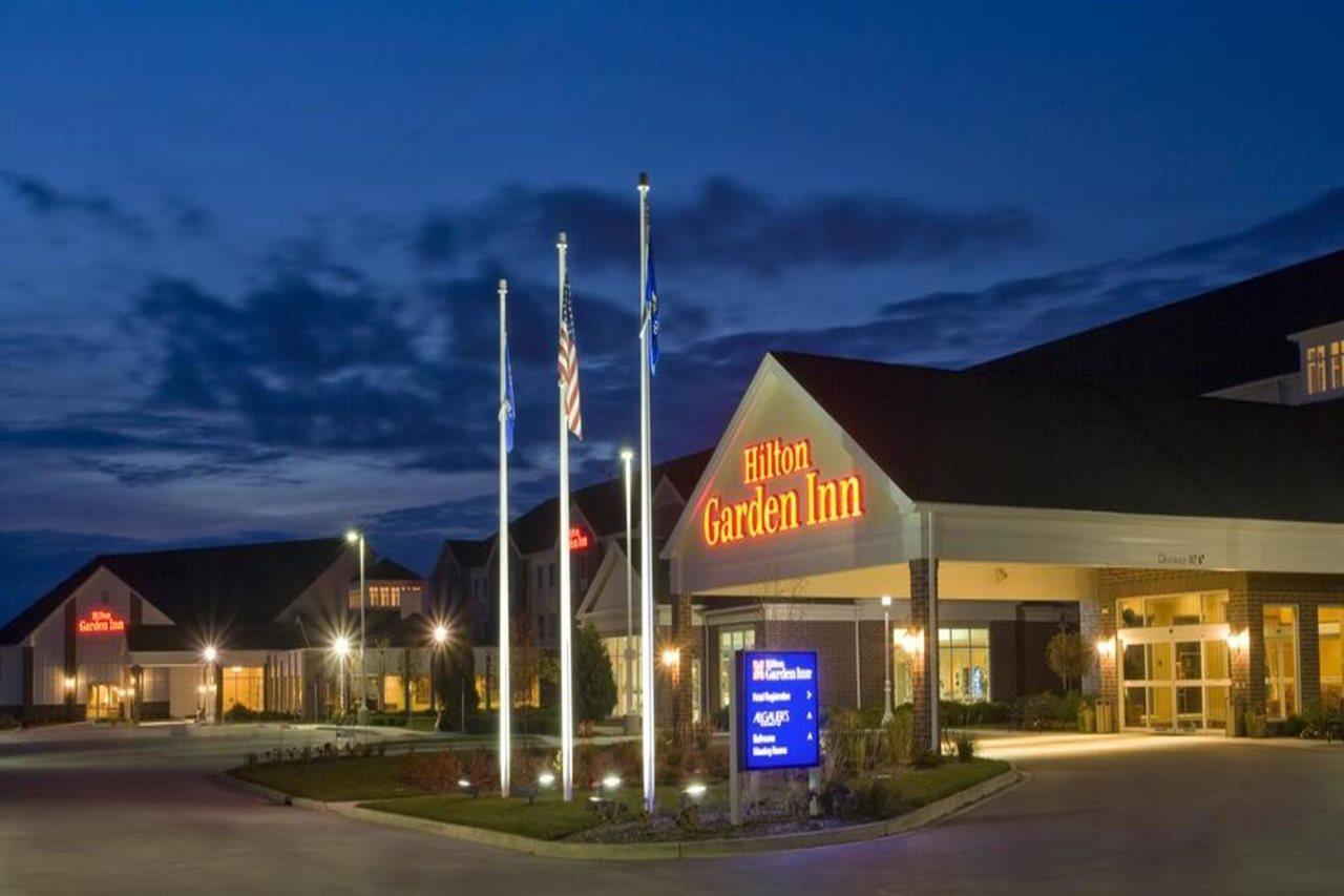 Hilton Garden Inn Milwaukee Northwest Conference Center Zewnętrze zdjęcie