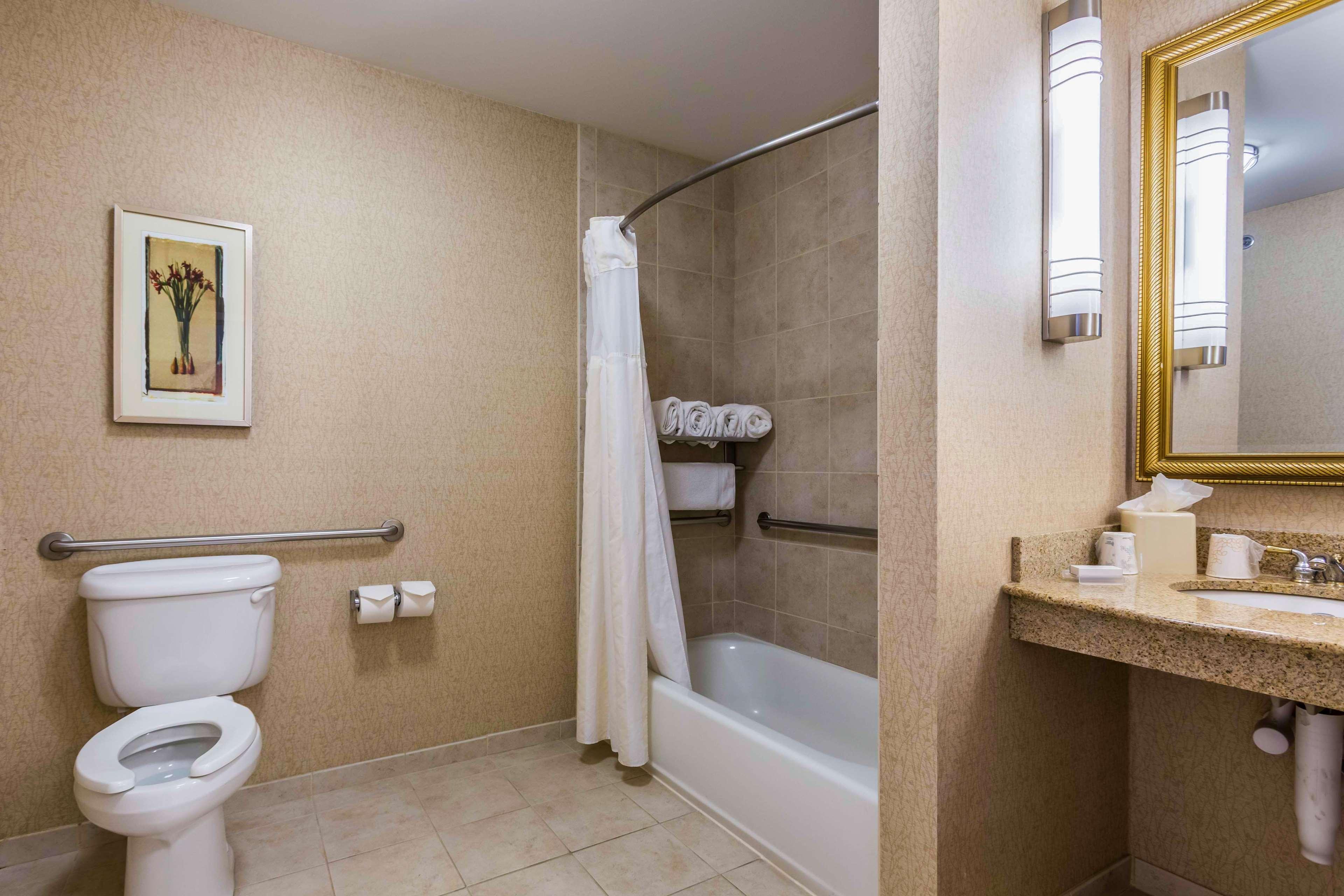 Hilton Garden Inn Milwaukee Northwest Conference Center Zewnętrze zdjęcie
