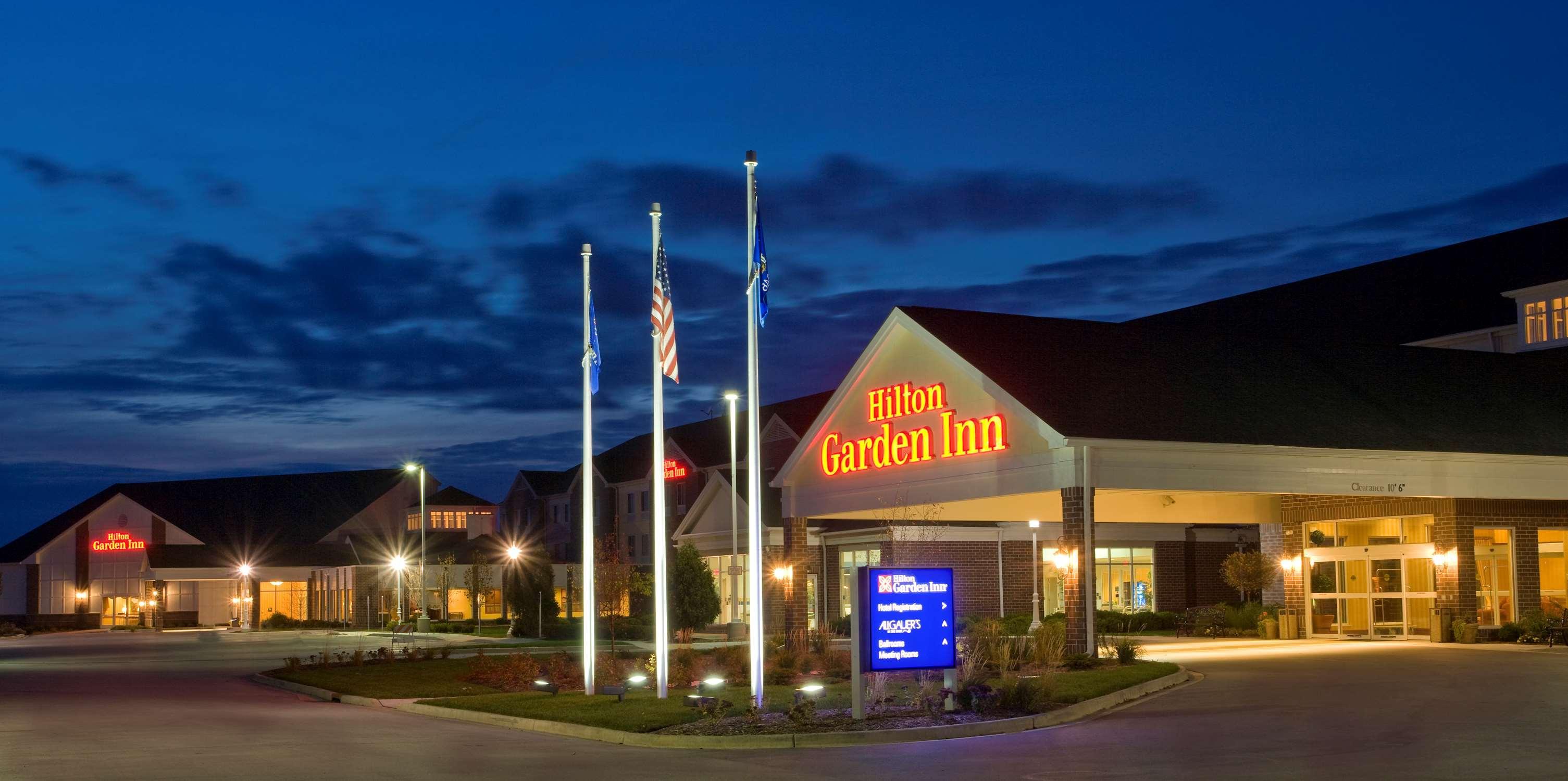Hilton Garden Inn Milwaukee Northwest Conference Center Zewnętrze zdjęcie