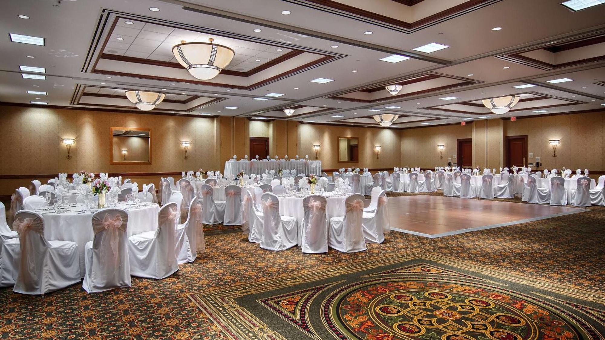 Hilton Garden Inn Milwaukee Northwest Conference Center Zewnętrze zdjęcie
