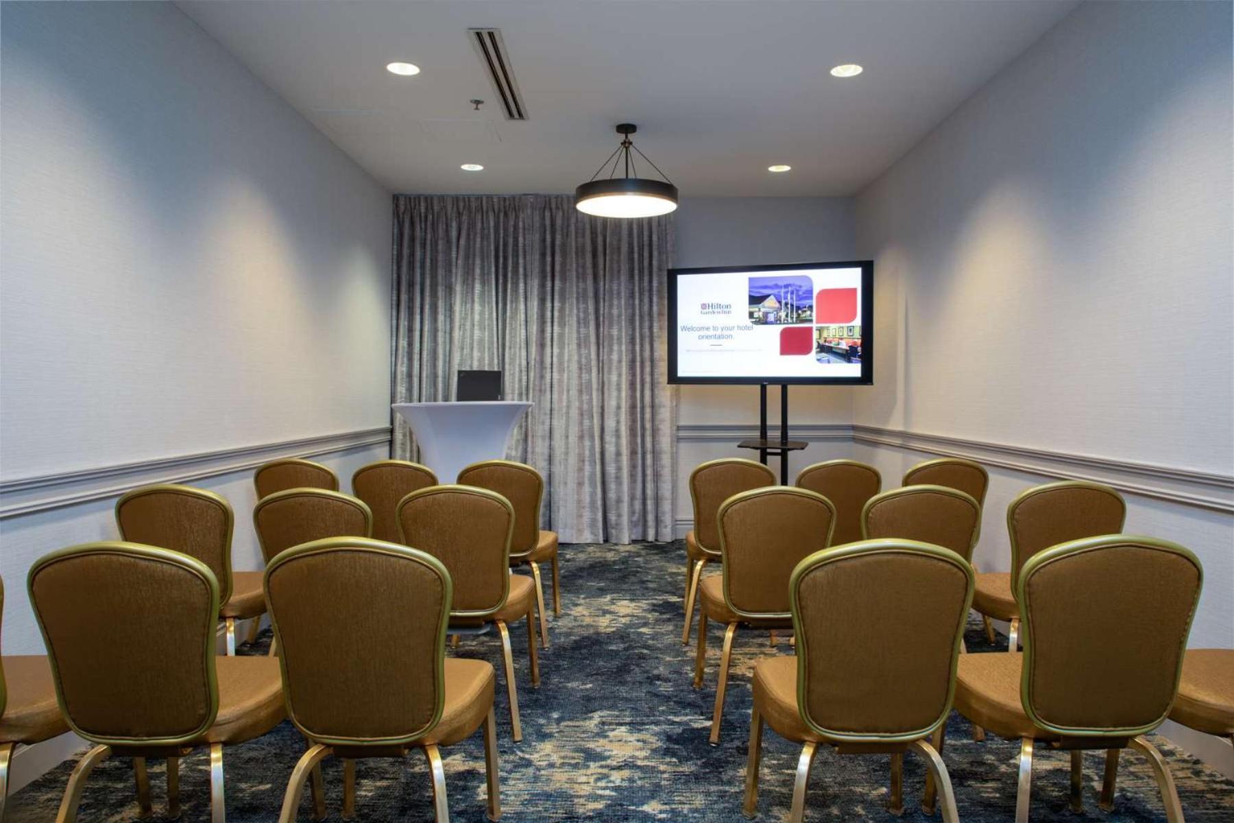 Hilton Garden Inn Milwaukee Northwest Conference Center Zewnętrze zdjęcie