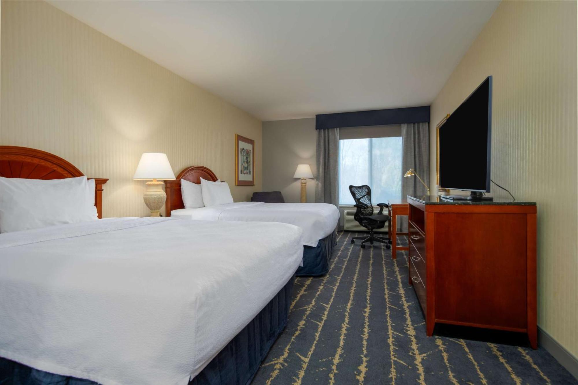 Hilton Garden Inn Milwaukee Northwest Conference Center Zewnętrze zdjęcie
