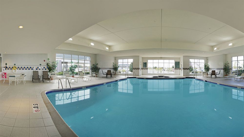 Hilton Garden Inn Milwaukee Northwest Conference Center Zewnętrze zdjęcie